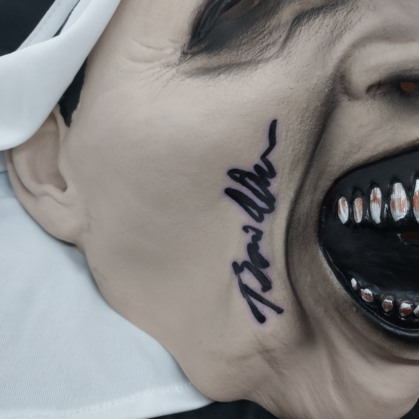 Bonnie Aarons-The Nun- "Valak-" signed The Nun mask-Beckett