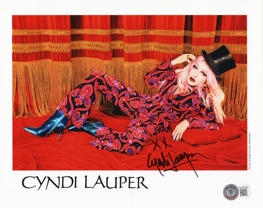 Cyndi Lauper -Songwriter, Actress-signed 8x10-Beckett