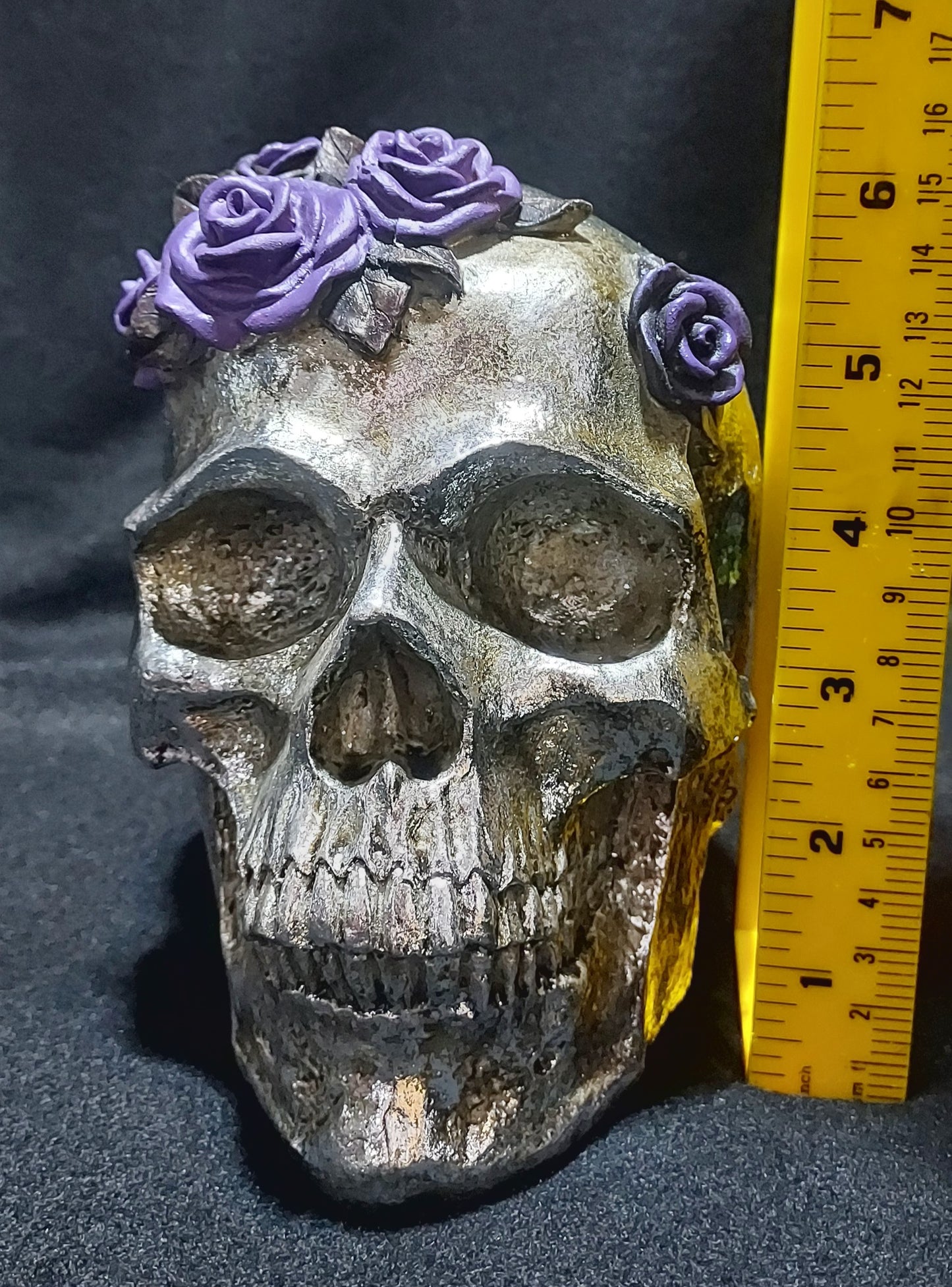 Polyresin Silver/chrome skull decor