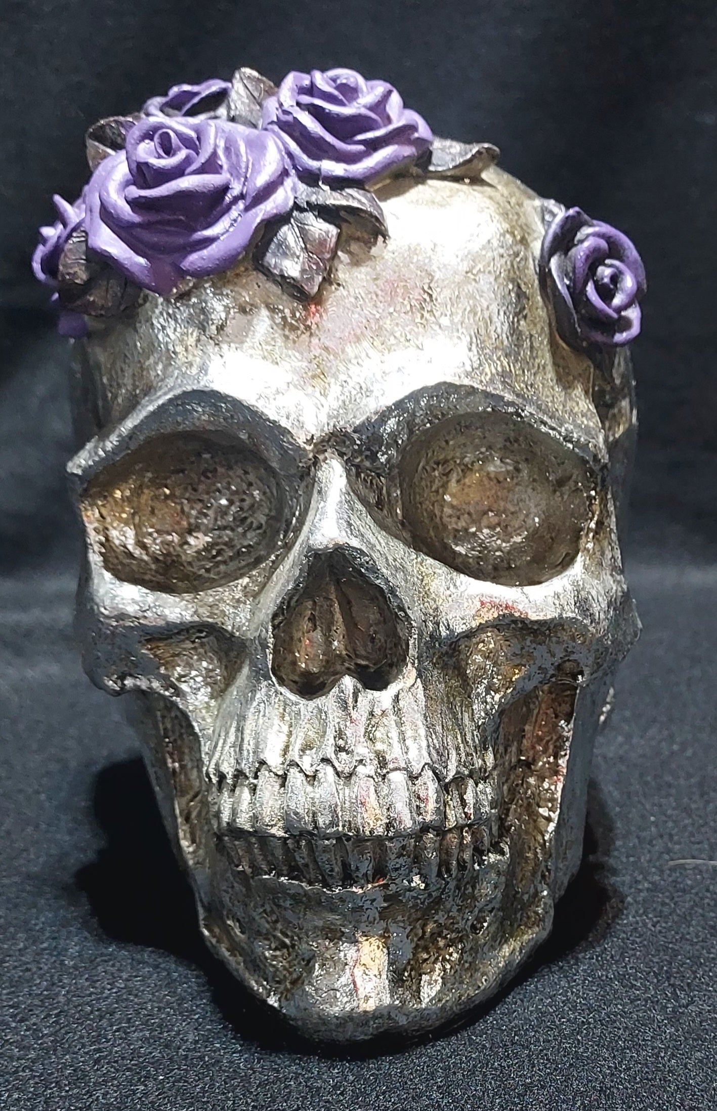 Polyresin Silver/chrome skull decor