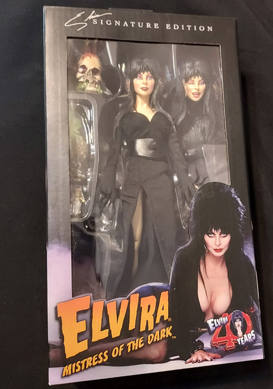 NECA Elvira Mistress Of The Dark Signature Edition