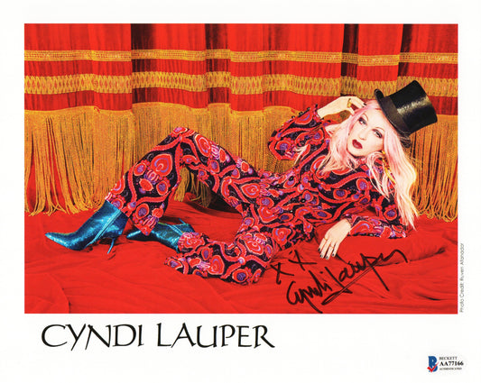 Cyndi Lauper-Songwriter Actress-signed 8x10-Beckett (2)